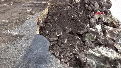 Mersin erdemli'de selden zarar gören yollar onarılıyor