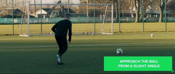 How to shoot a knuckleball - Learn CR7 free kick