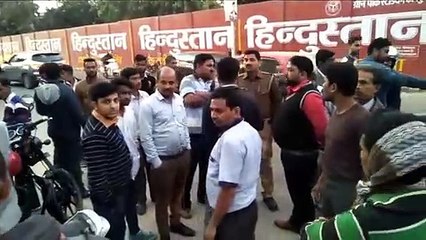 तेज़ रफ़्तार बुलेरो कार ने एक स्कूटी को मारी जोरदार टक्कर।