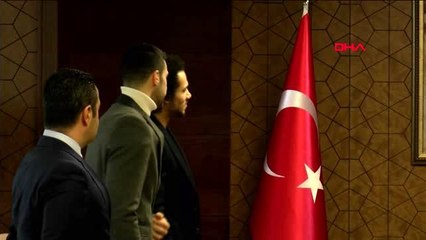 Spor bakan kasapoğlu, shane larkin'e tc kimlik kartını verdi