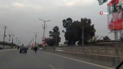 - Pakistan'da caddeler Türk bayraklarıyla donatıldı