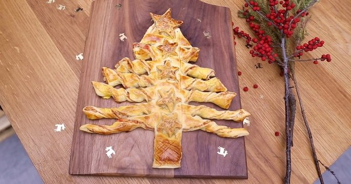 Pour l'apéritif de Noël, réalisez un sapin en pâte feuilletée au saumon et à l'aneth