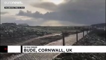 شاهد: طبقة سميكة من زبد البحر تغطي سواحل الجزر البريطانية