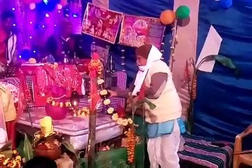 श्री कृष्ण घुसे जमुना में ग्वाल बाल सब व्याकुल