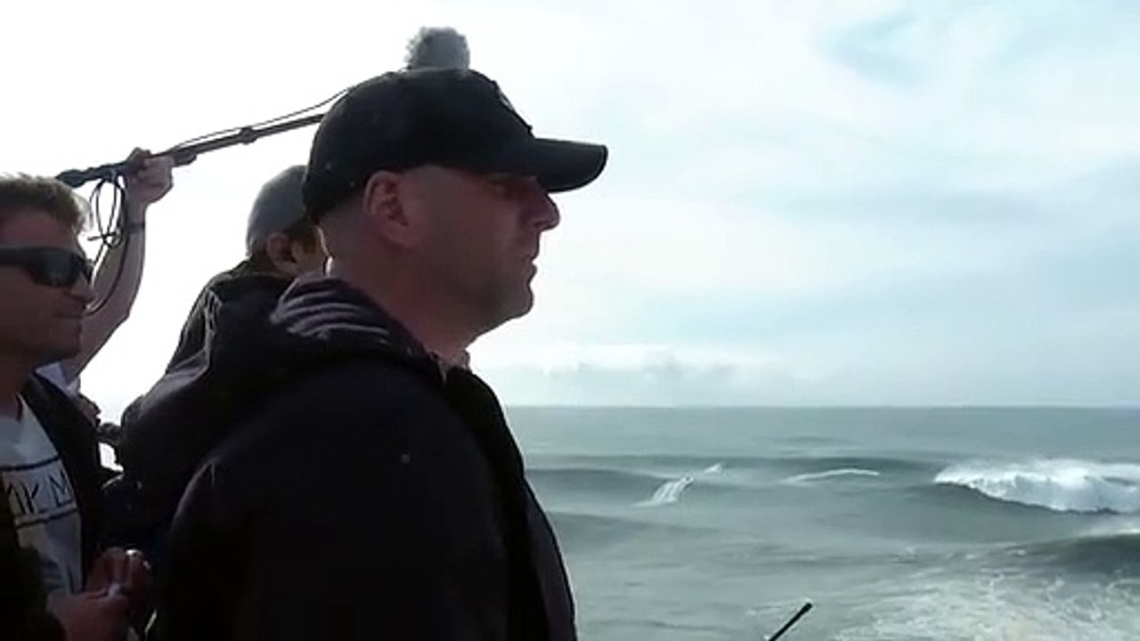 Violent accident de surf pour Alex Botelho pris entre deux vagues