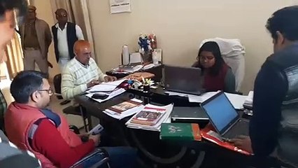 एसडीएम ने टीम बनाकर नगर के केंद्रों पर जोरदार छापेमारी की