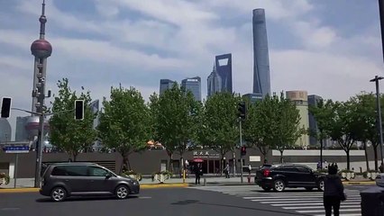 Shanghai Walks #10 - Jiu Jiang Road - The Bund streets atmosphere, police, delivery man, women, public bus (April 2016)