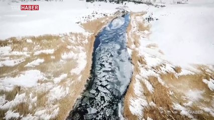 Deli Çayı buz tuttu, vatandaşlar üstünde çay keyfi yaptı