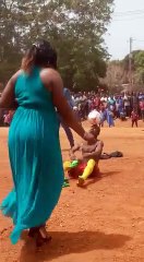 Fete de la jeunesse au Cameroun. Un magicien du football en action
