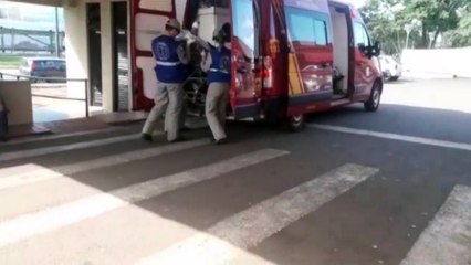 Menino de 11 anos fica ferido após ser atingido por trave de futebol