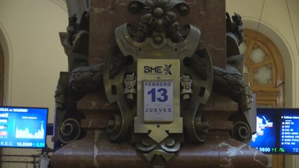 El Ibex 35 cae un 0,3 % aunque logra mantener los 9.900 puntos