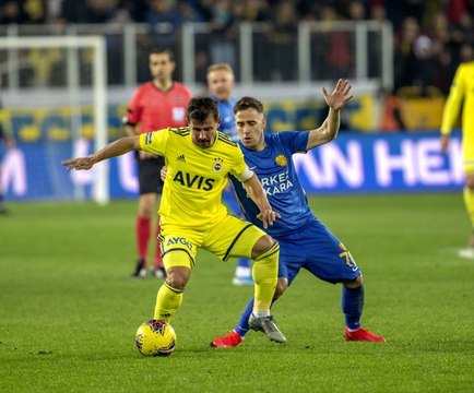 Emre Belözoğlu, Ankaragücü maçında sakatlanarak oyundan çıktı