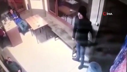 Taksi durağını basan silahlı şahıs 1 kişiyi yaraladı o anlar kamerada