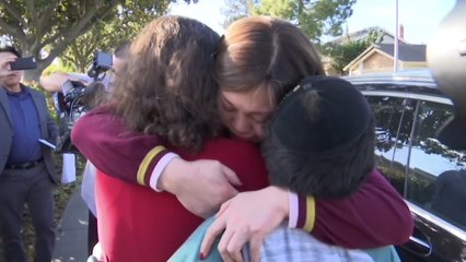 Tearful family reunion for mother coming back from Wuhan