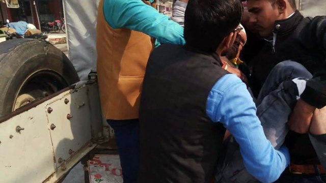 गोण्डा: बाइक व चार पहिया वाहन की टक्कर में 2 घायल, चालक की हालत गंभीर