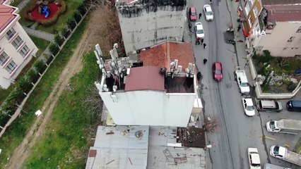 5 katlı ilginç bina görenleri şaşırtıyor