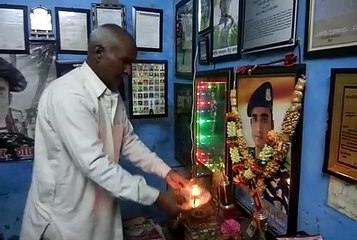 शामली: पिता उतारते हैं शहीद की आरती, माथा टेकने के लिए आते हैं लोग