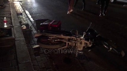 Ora News - Aksident në rrugën “Hoxha Tahsin”, makina përplas rëndë motorristin e picave