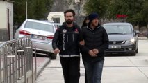 Adana evlerinde 11 kilo uyuşturucu çıkan anne-oğul yakalandı