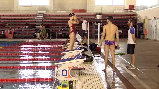 Alman yüzücüler çetin kışa rağmen kamp için Erzurum'u tercih etti