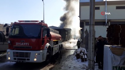 Boya imalathanesinde yangın