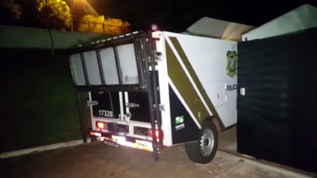 Corpo de Mateus Dias da Silva, baleado com 9 tiros no Bairro Santa Cruz, dá entrada no IML