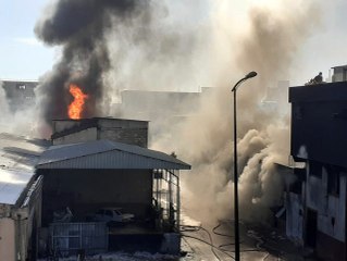 Boya imalathanesinde çıkan yangın deri imalathanesine de sıçradı