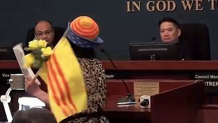 Luật sư Bùi Kim Thành nói tiếng Anh sợ người Mỹ không hiểu