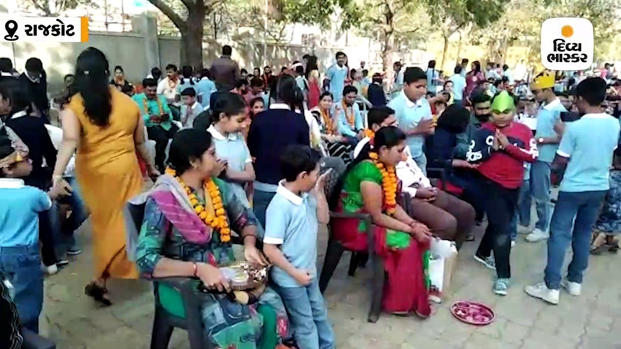 રાજકોટની જસાણી અને વિરાણી સ્કૂલમાં માતા-પિતાનું પૂજન કરી વેલેન્ટાઇન ડેની ઉજવણી