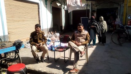 कैराना: CAA विरोध का खौफ, मस्जिद के बाहर सुरक्षा हेतु पुलिस फोर्स रहा तैनात