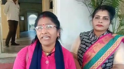 रोते हुए बोली कार्यकर्ता- परेशानी के कारण मैं फांसी लगाने वाली थी