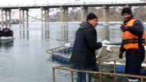 Fırat Nehri'nde batan teknedeki kişiyi arama çalışmaları sürüyor - ELAZIĞ