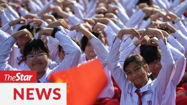Thai students, elephants send jumbo Valentines to virus-hit Wuhan
