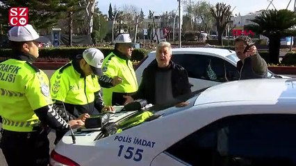 Ceza yazan polise hakaret etti