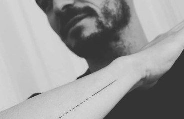 Orlando Bloom faz tatuagem em homenagem a filho que acaba errada