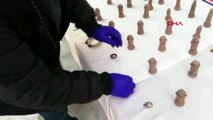 Muğla antik mısır uygarlığı dönemi'ne ait 32 parça satranç takımı ile yakalandılar