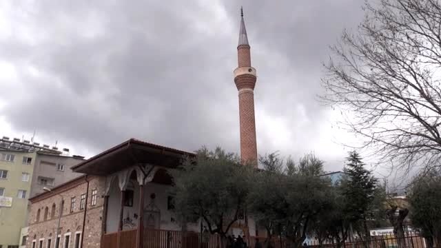 Restorasyonu tamamlanan 429 yıllık cami ibadete açıldı