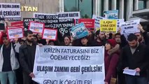 Gençlik Örgütleri İstanbulda ulaşım zamlarını İBB önünde