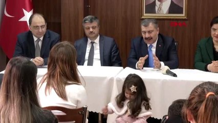 Sağlık bakanı koca, vuhan'dan tahliye edilen ve gözlem süreleri sona eren vatandaşlarla bir araya...