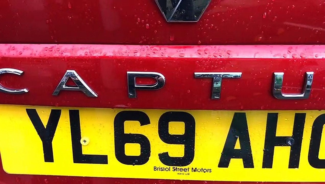 Reviewing the current Renault Captur Iconic at CarLease UK