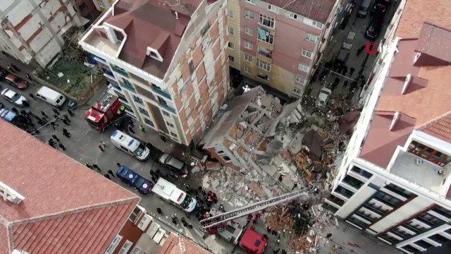 İstanbul Valiliği'nden çöken binaya ilişkin açıklama