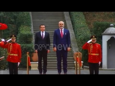 Ora News - Kurti në Tiranë, pritet me ceremoni shtetërore nga Rama
