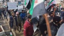 - Azez halkından rejim karşıtı protesto