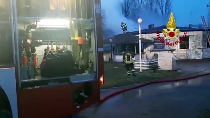 Riccione (RN) - Incendio brucia deposito go kart, salvato il bar (14.02.20)
