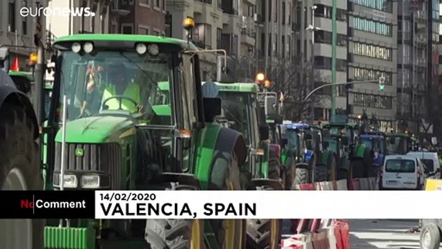 Angry spanish farmers invade Valencia