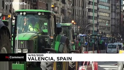Angry spanish farmers invade Valencia