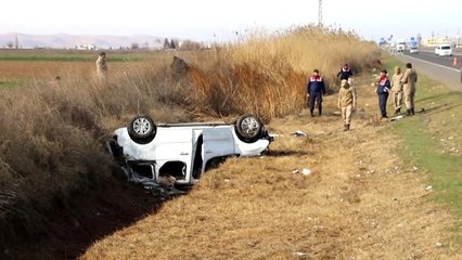 Kaza yapan araçlar tahliye kanalına devrildi: 7 yaralı