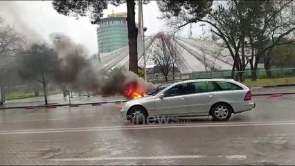 Ora News - Merr flakë një makinë pranë Kryeministrisë