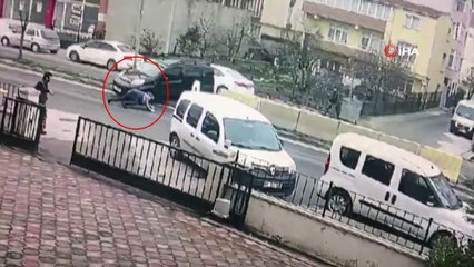 Hasmını karakol önünde aracıyla ezmeye çalıştı...O anlar kamerada