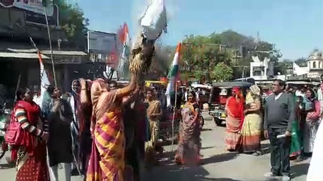 मदसौर नीमच -रसोई गैस में मूल्यवृद्धि के विरोध म...